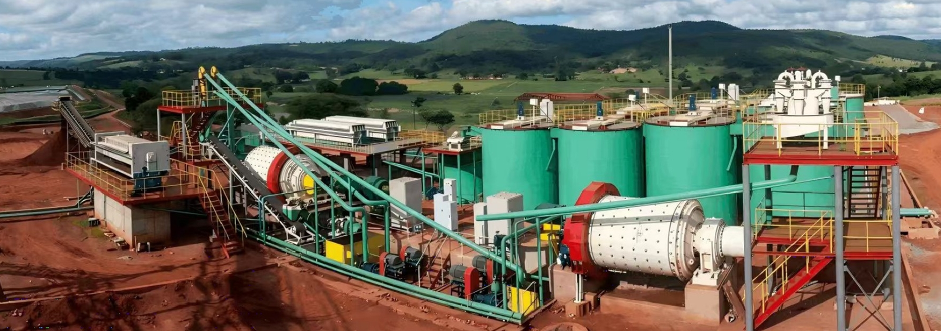 Comparative analysis of the differences in rock gold ore properties and the gold extraction process 